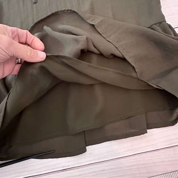 Loft Olive Green Blouse Size Large
Lined Lightweight Office Church Career Dress - Picture 3 of 7